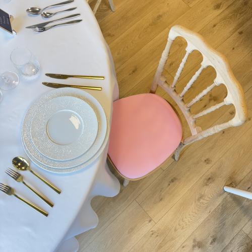 Chaise Napoléon bois brut galette rose
